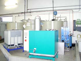 Prozesswasseraufbereitungsanlage mit Vakuumdestillationsanlage und Rundbeh&auml;lter